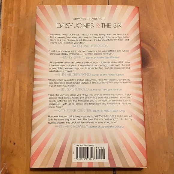 Book- Daisy Jones & The Six - Picture 2 of 5